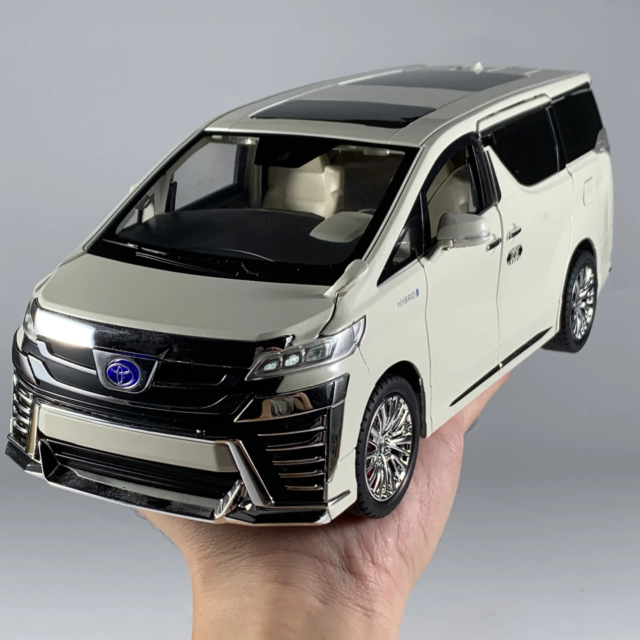 1:18 Scale Toyota Vellfire Diecast Model 4 1:18 Scale Toyota Vellfire Diecast Model - Image 4