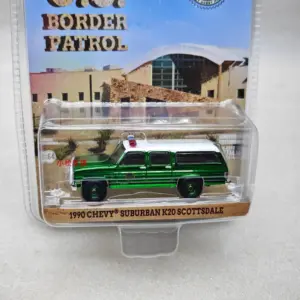 Greenlight 1:64 Chevy Suburban K20 Scottsdale Model 4 S3cf4c82b42df4586afe76e6e5d1160bcR
