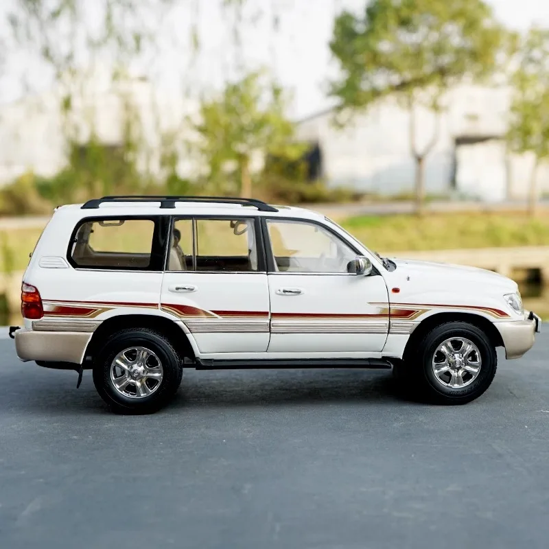 Diecast 1/18 FAW-Toyota Land Cruiser LC100 Model 5 Diecast 1/18 FAW-Toyota Land Cruiser LC100 Model - Image 5