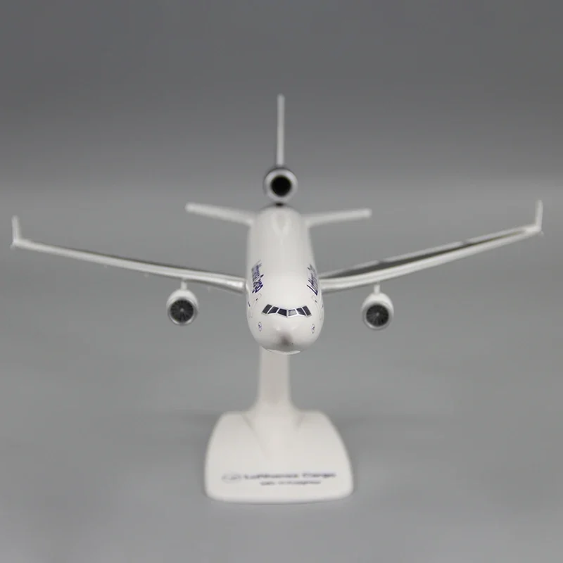 Lufthansa MD-11 1:200 Scale Model 5 Lufthansa MD-11 1:200 Scale Model - Image 5