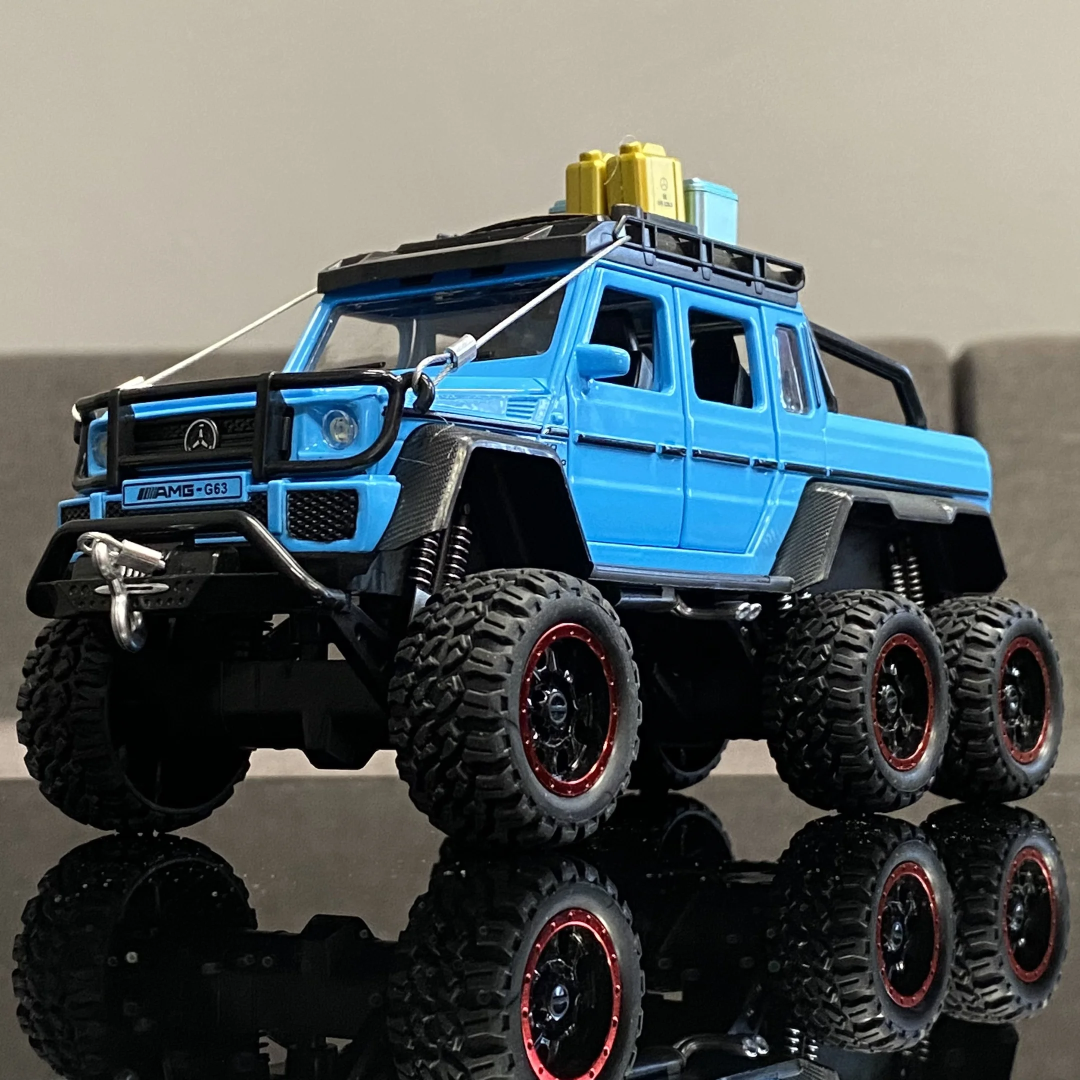 Mercedes-Benz G63 6x6 Adventure Diecast Model 1:24 6 Mercedes-Benz G63 6x6 Adventure Diecast Model 1:24 - Image 6