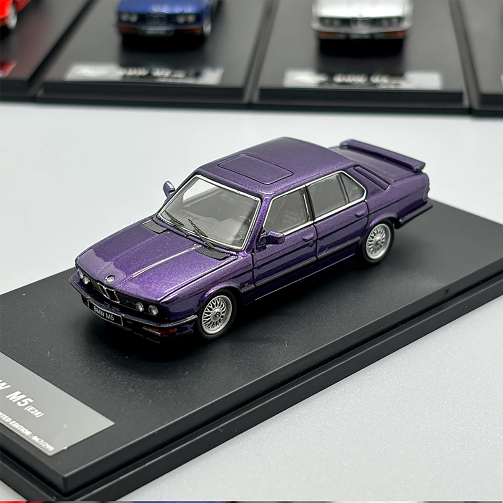 Miniature BMW M5 E28 Die-Cast Model Collectible 5 Miniature BMW M5 E28 Die-Cast Model Collectible - Image 5