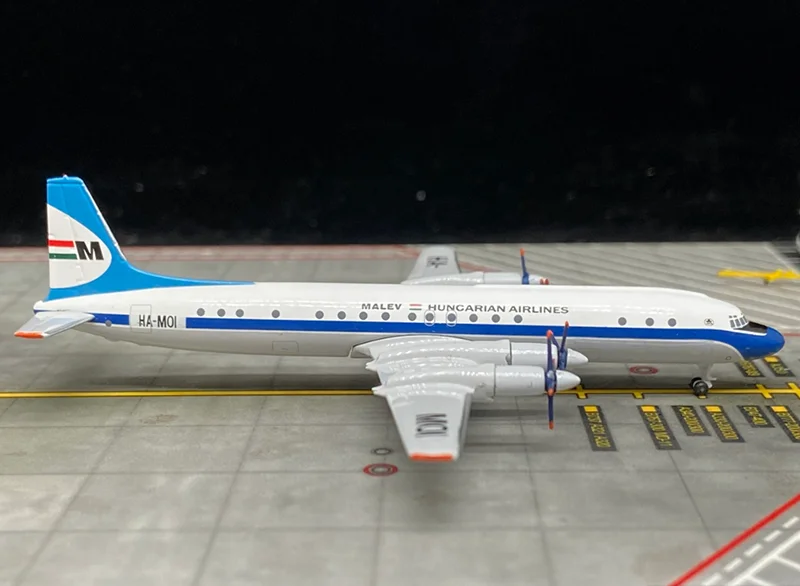 Ilyushin Il-18 Malév Airline Model 1:400 Scale 2 Ilyushin Il-18 Malév Airline Model 1:400 Scale - Image 2
