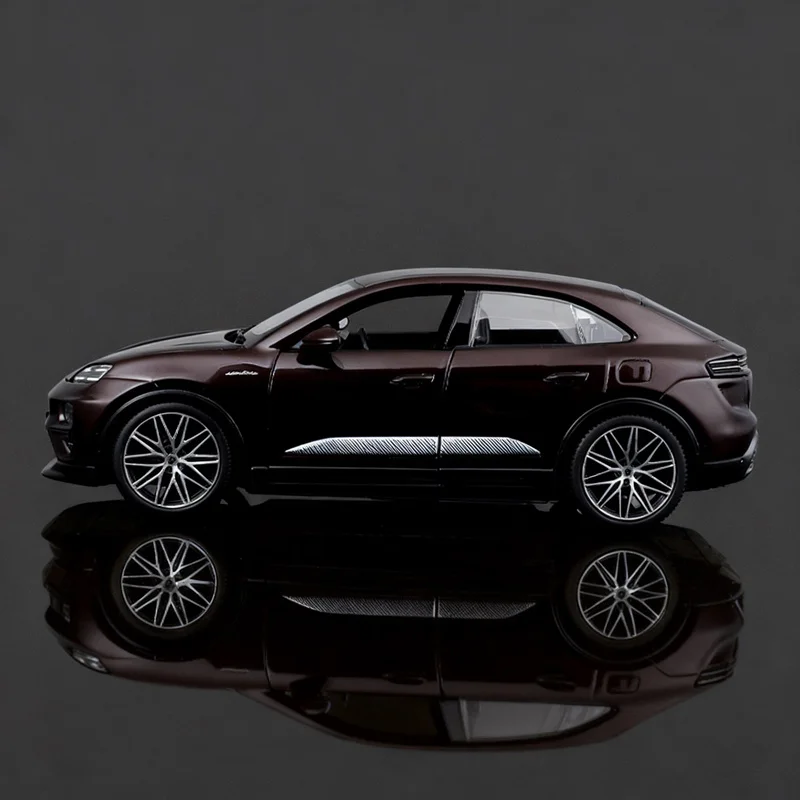 1:24 Porsche Macan EV Diecast Model in Silver 6 1:24 Porsche Macan EV Diecast Model in Silver - Image 6