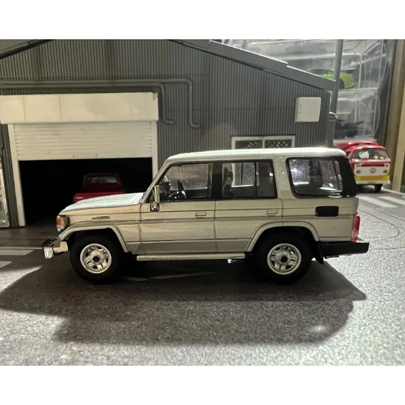 Land Cruiser 70 ZX Diecast Model for Collectors 2 Land Cruiser 70 ZX Diecast Model for Collectors - Image 2