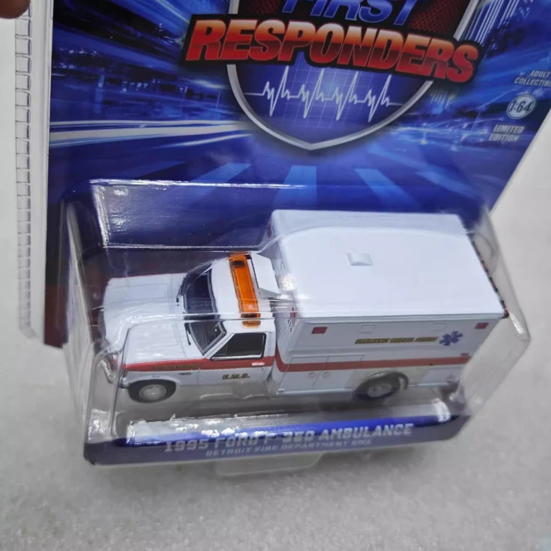 1995 Ford F-350 Ambulance Diecast Model 5 1995 Ford F-350 Ambulance Diecast Model - Image 5