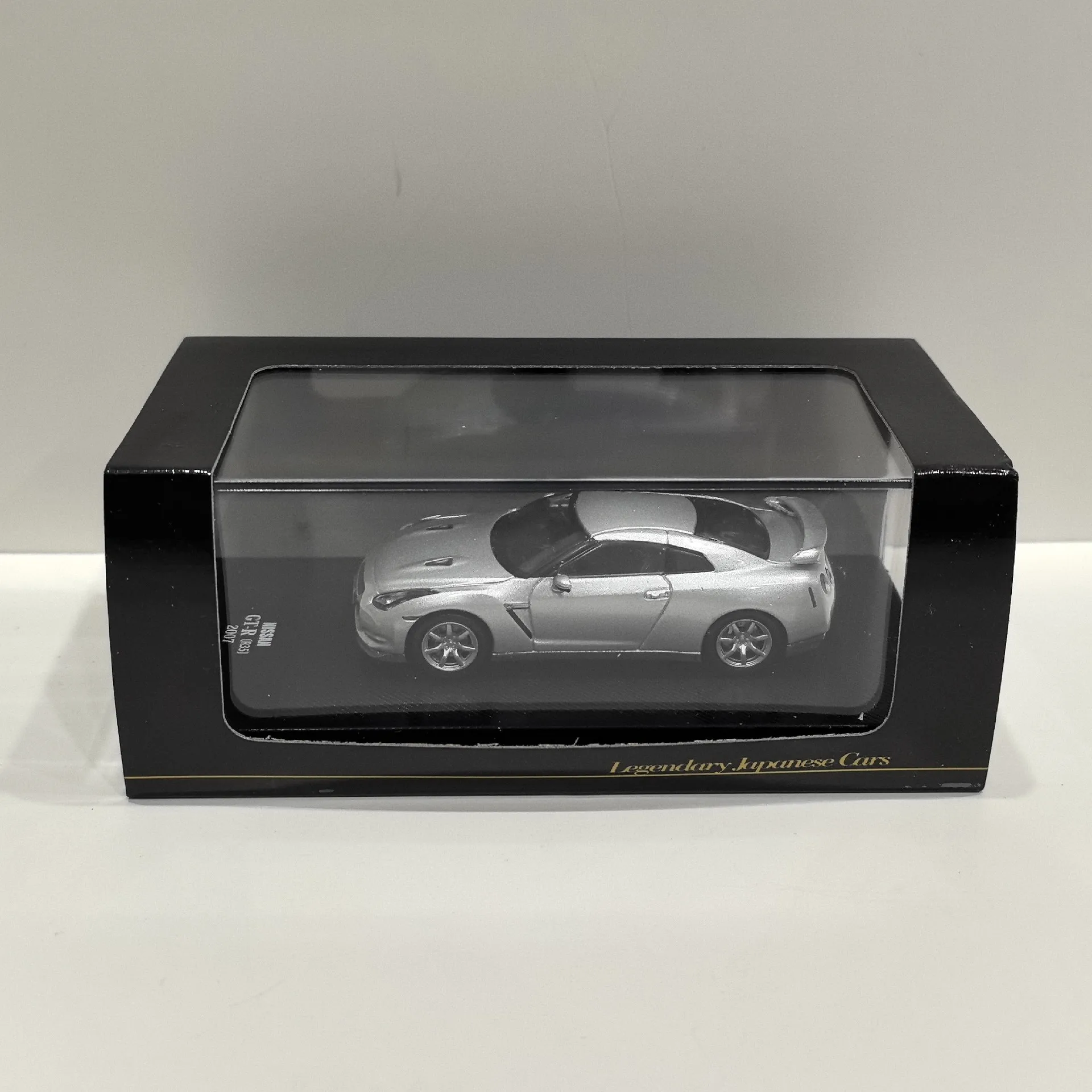 Diecast Nissan GT-R R35 Model 1:64 Silver 6 Diecast Nissan GT-R R35 Model 1:64 Silver - Image 6