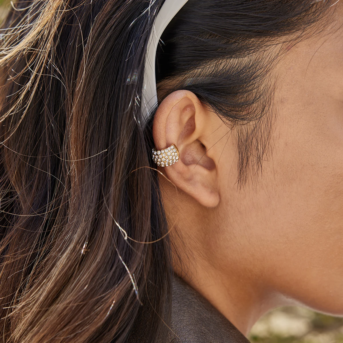 Elegant Stainless Steel Zircon Ear Clips JDE0307050 3 Elegant Stainless Steel Zircon Ear Clips JDE0307050 - Image 3