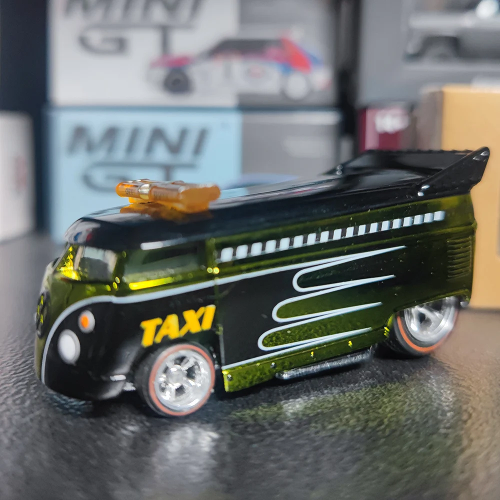 1:64 Scale Diecast Vintage Transit Bus Model 3 1:64 Scale Diecast Vintage Transit Bus Model - Image 3