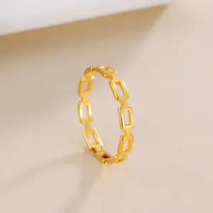 Geometric Chain Ring for Women in Gold or Silver