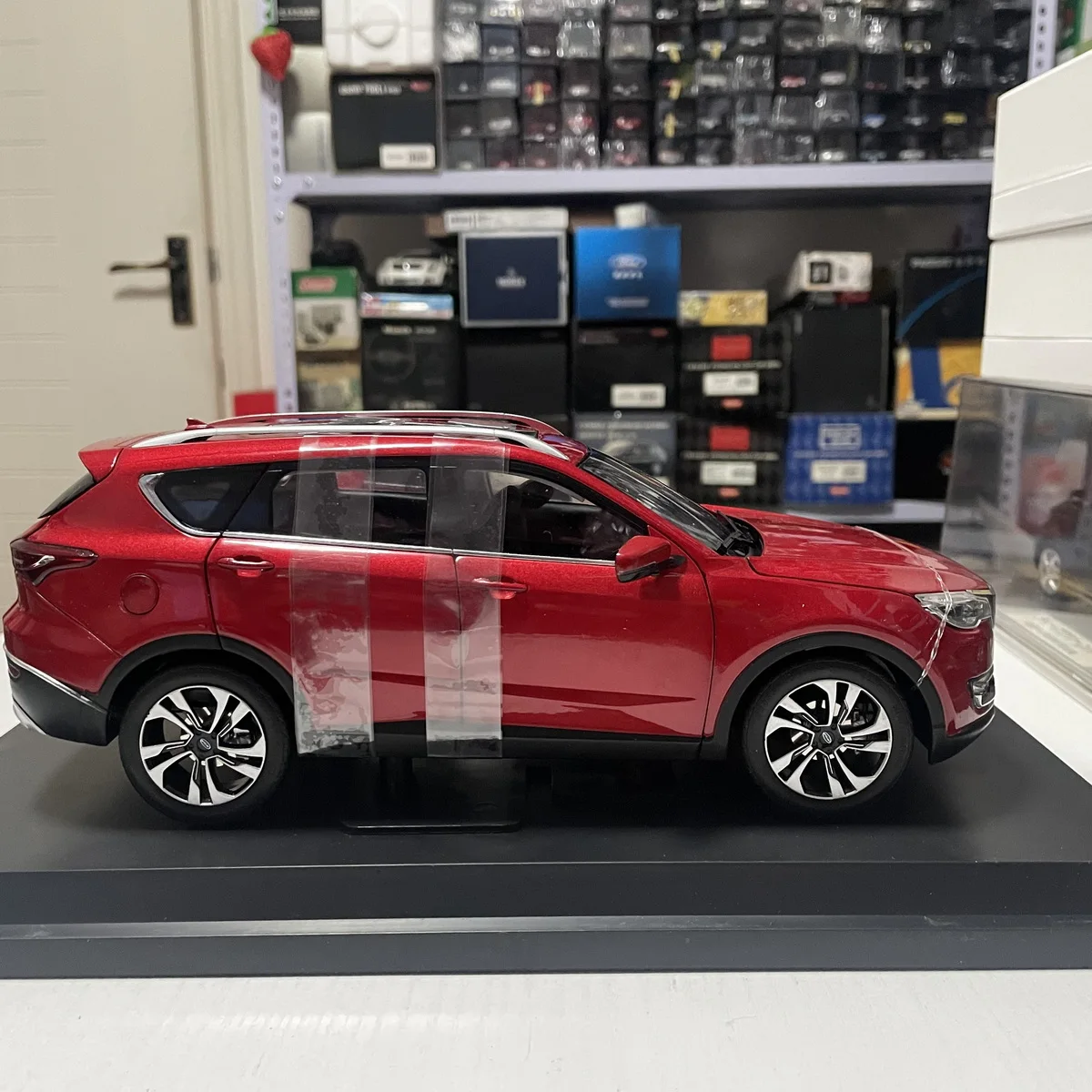 Red 1:18 Chery Jetour X70 SUV Model 3 Red 1:18 Chery Jetour X70 SUV Model - Image 3