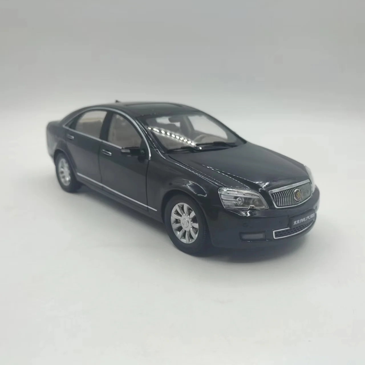 Black Shanghai GM Bui Sedan Model 1:18 Scale 1 Black Shanghai GM Bui Sedan Model 1:18 Scale