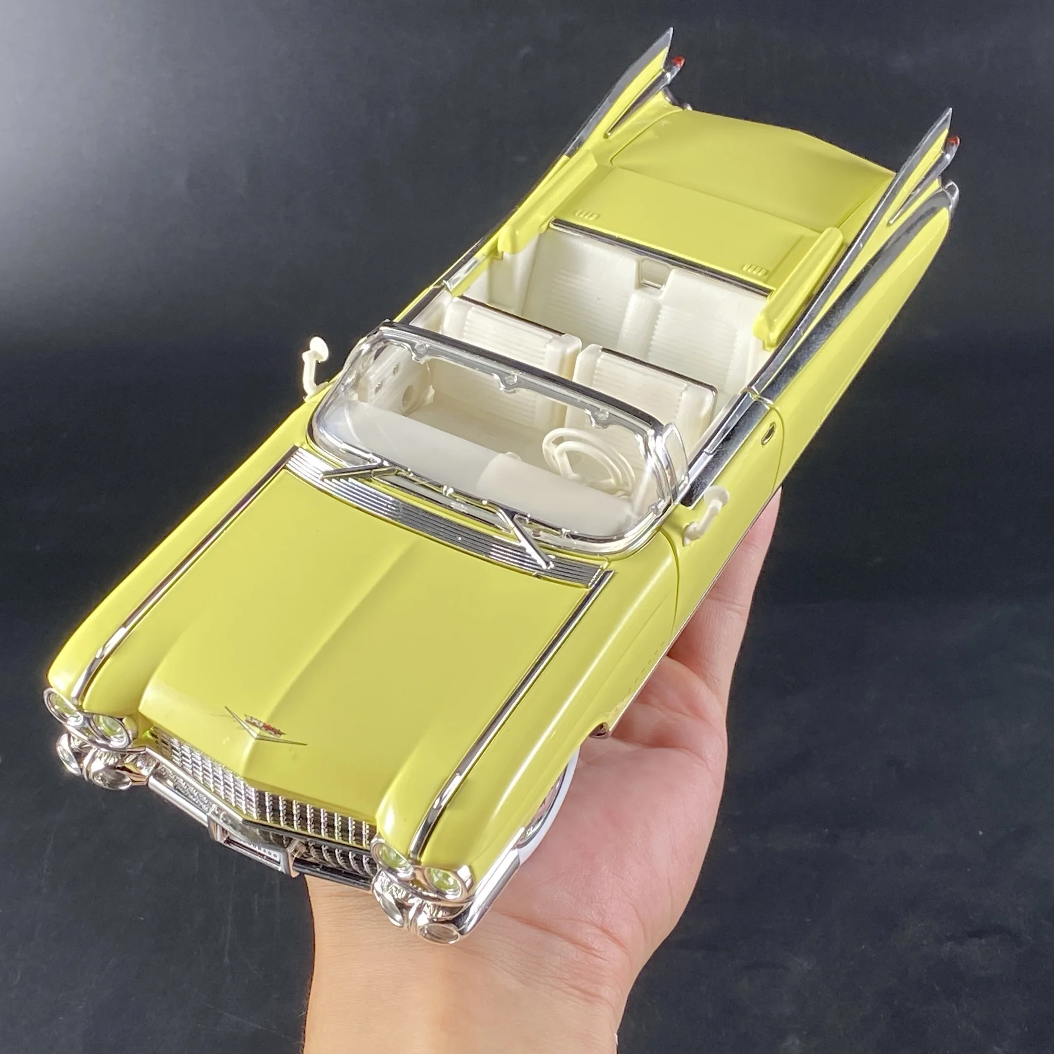 1959 Cadillac Eldorado Biarritz Diecast Model 1:24 2 1959 Cadillac Eldorado Biarritz Diecast Model 1:24 - Image 2