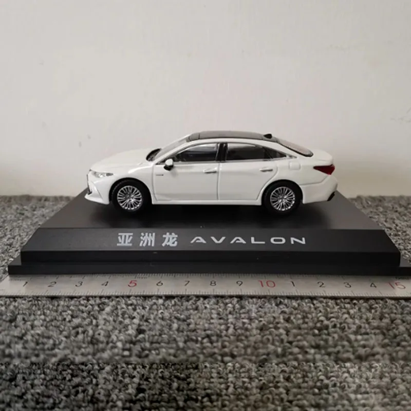 Toyota 1/43 Alloy Diecast Model in Five Colors 4 Toyota 1/43 Alloy Diecast Model in Five Colors - Image 4