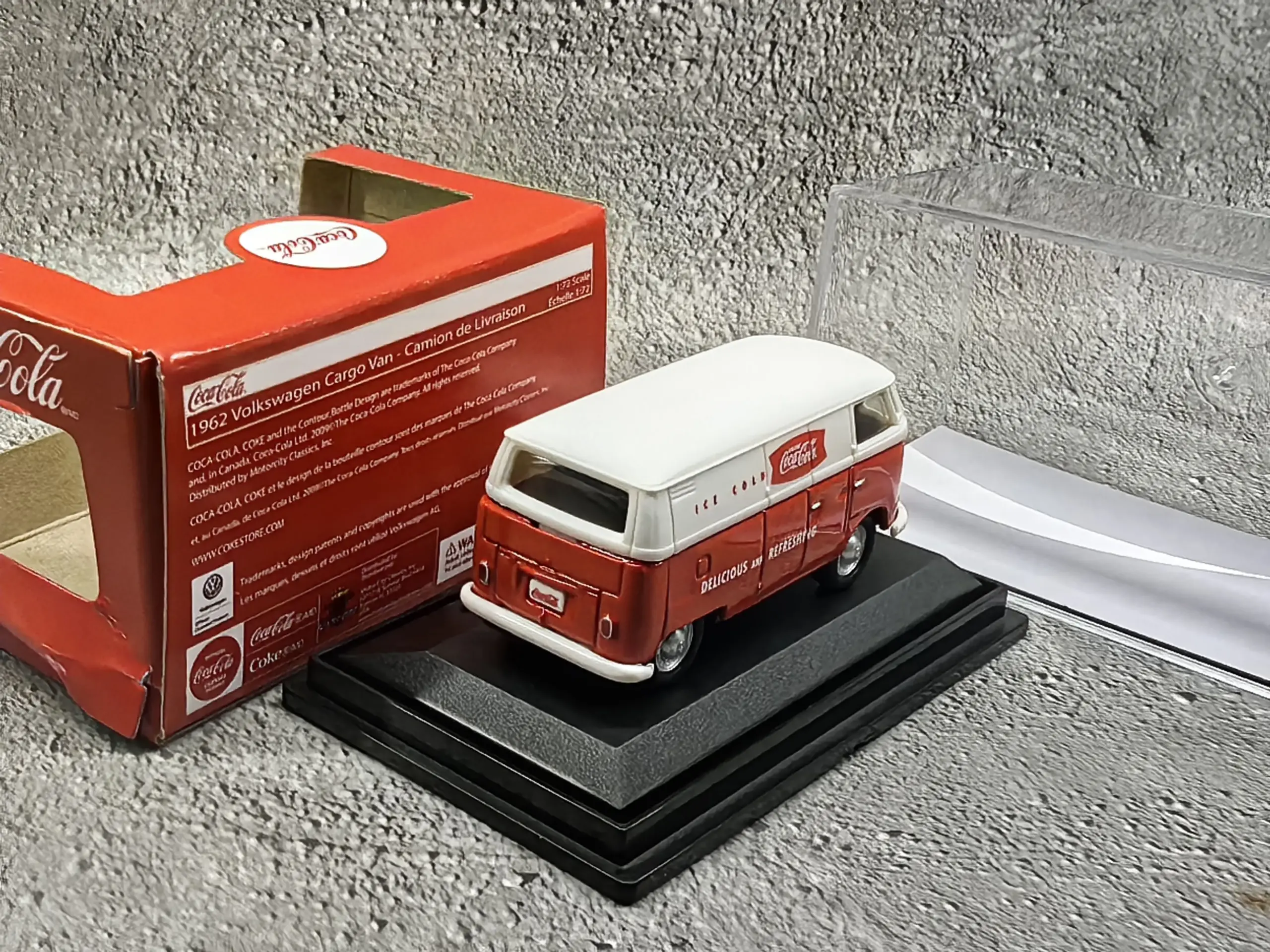 Vintage Volkswagen Van Diecast Model 1:72 Scale 4 Vintage Volkswagen Van Diecast Model 1:72 Scale - Image 4