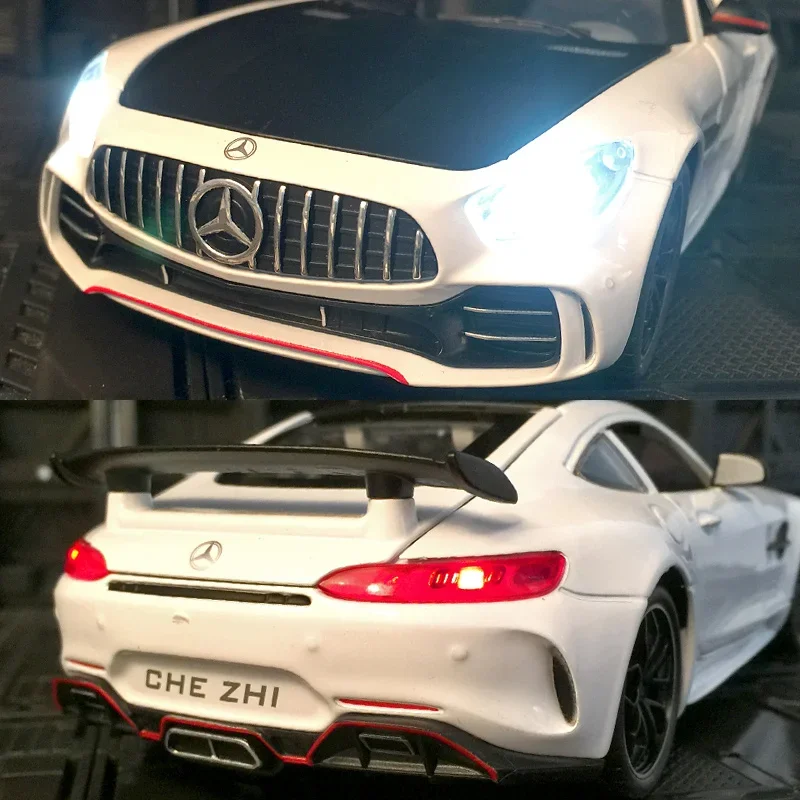 1:24 Scale Mercedes-Benz GTR Alloy Model 6 1:24 Scale Mercedes-Benz GTR Alloy Model - Image 6