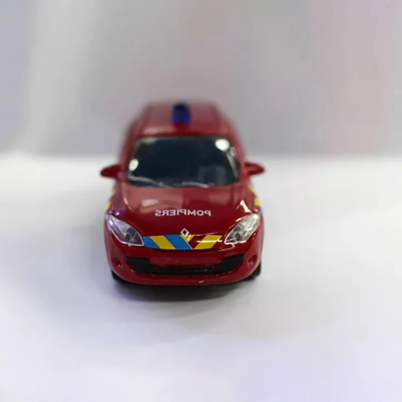 1/64 Scale Diecast Police Car Model for Collectors 6 1/64 Scale Diecast Police Car Model for Collectors - Image 6