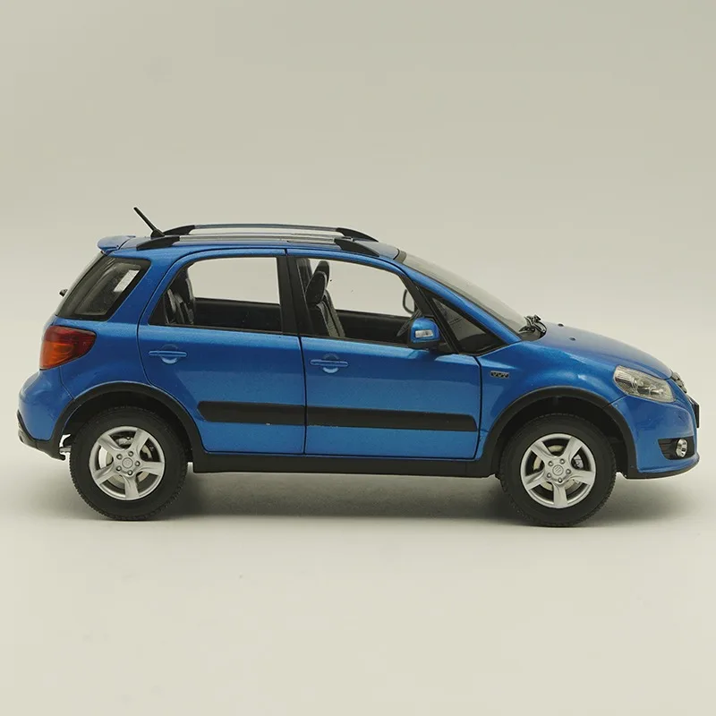 1:18 Scale Suzuki SX4 Diecast Model 4 1:18 Scale Suzuki SX4 Diecast Model - Image 4