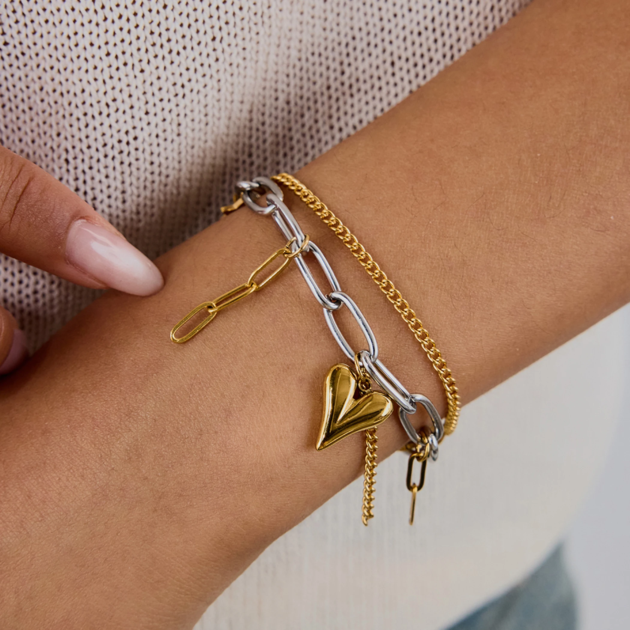 Stainless Steel Women's Heart Charm Bracelet 3 Stainless Steel Women's Heart Charm Bracelet - Image 3