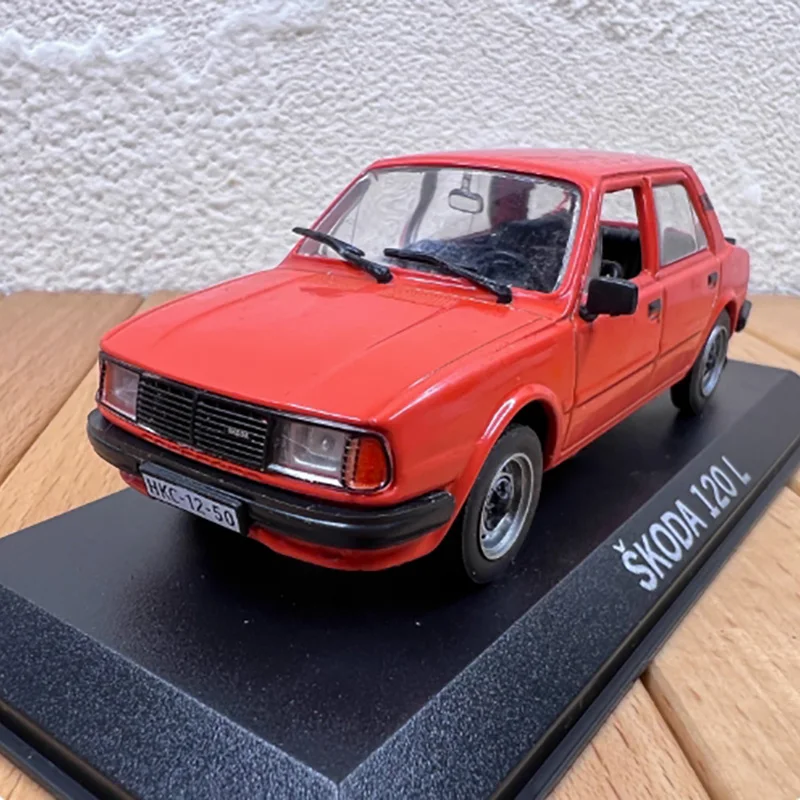 Vintage Skoda 120L 1:43 Diecast Model Collection 7 Vintage Skoda 120L 1:43 Diecast Model Collection - Image 7