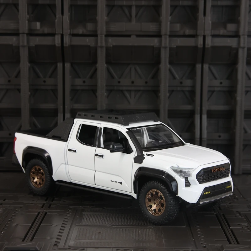 1:24 Diecast Toyota Tacoma City Edition Model 3 1:24 Diecast Toyota Tacoma City Edition Model - Image 3