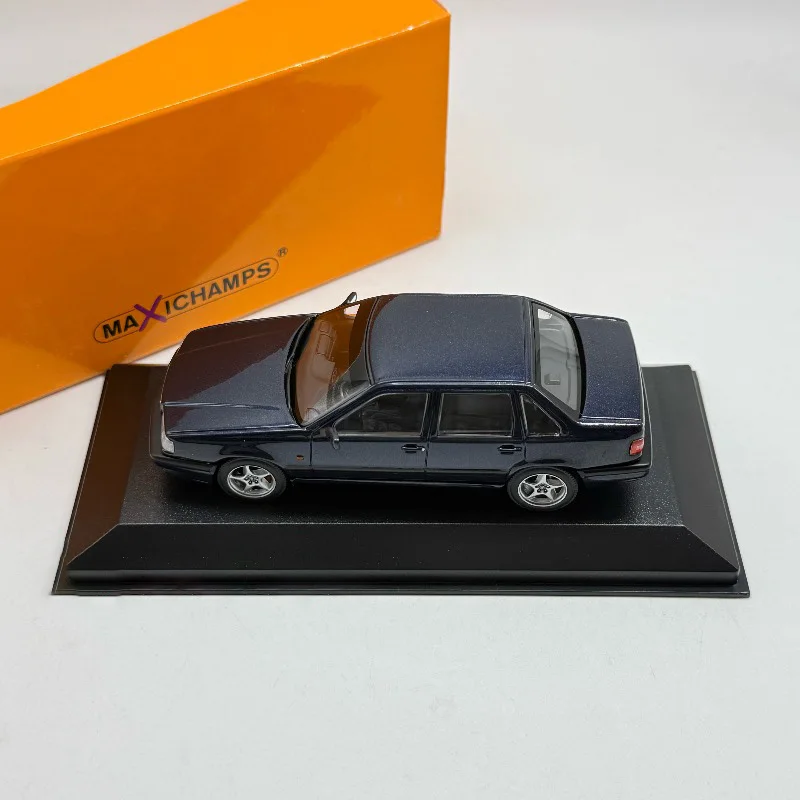 1:43 Scale Diecast Miniature Car Model 3 1:43 Scale Diecast Miniature Car Model - Image 3