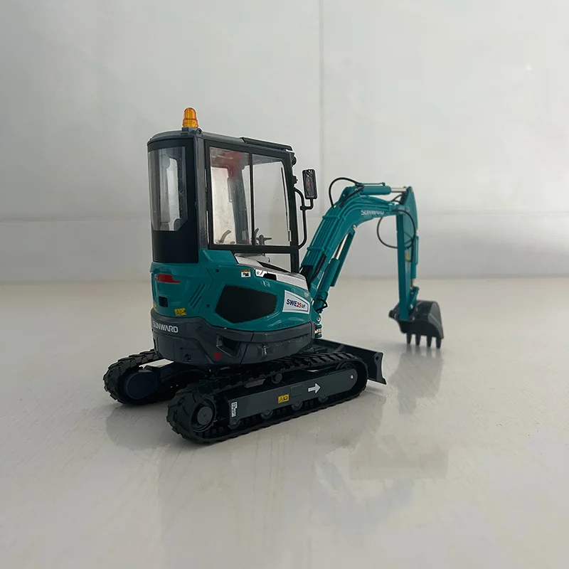 1:20 Scale SUNWARD SW25U Excavator Model 4 1:20 Scale SUNWARD SW25U Excavator Model - Image 4