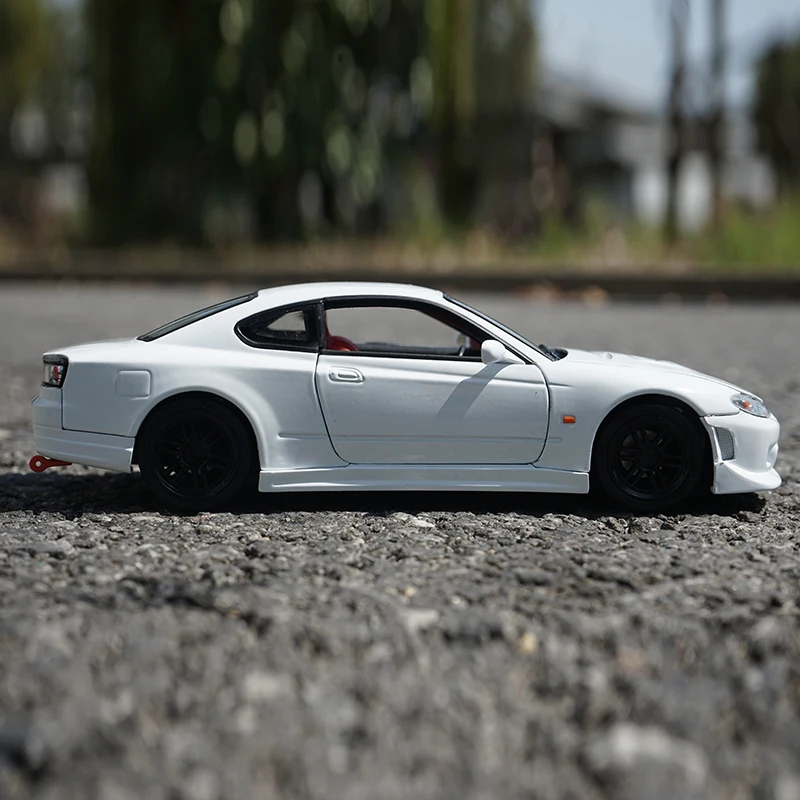 Welly Nissan Silvia S15 Diecast Model 1:24 Scale 2 Welly Nissan Silvia S15 Diecast Model 1:24 Scale - Image 2