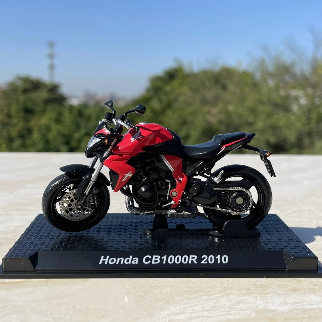 Honda CB1000R 2010 diecast model, 1:24 scale 4 Honda CB1000R 2010 diecast model, 1:24 scale - Image 4