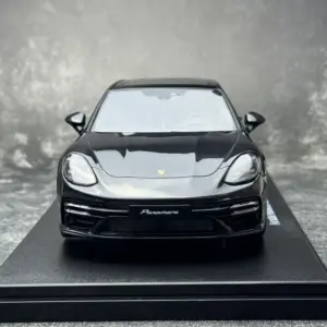 Porsche Panamera Turbo S 1:18 Die-Cast Model 7 S442ff40767614bf0ab87310dc694bd50t