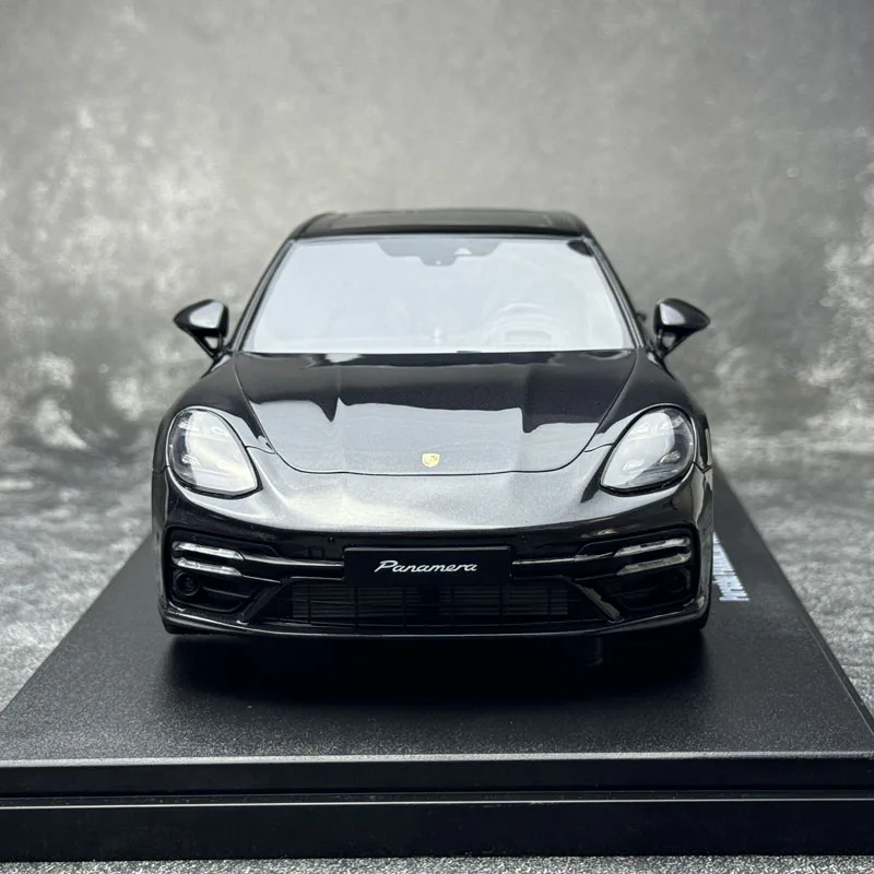 Porsche Panamera Turbo S 1:18 Die-Cast Model 2 Porsche Panamera Turbo S 1:18 Die-Cast Model - Image 2