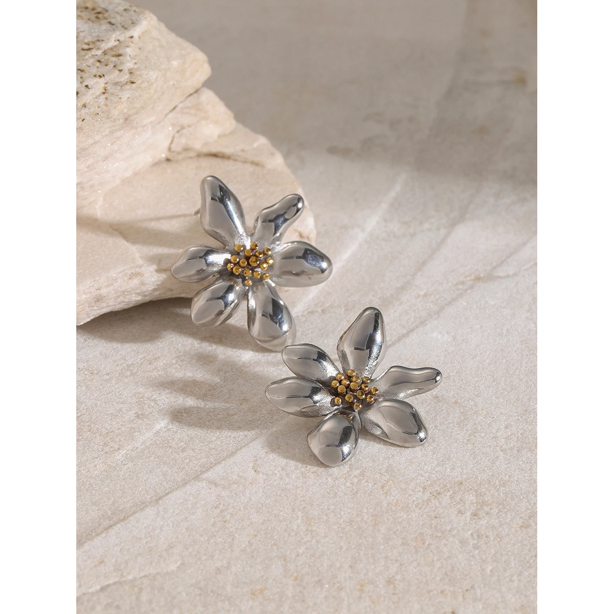 Stainless Steel Floral Earrings JDE2403064 6 Stainless Steel Floral Earrings JDE2403064 - Image 6