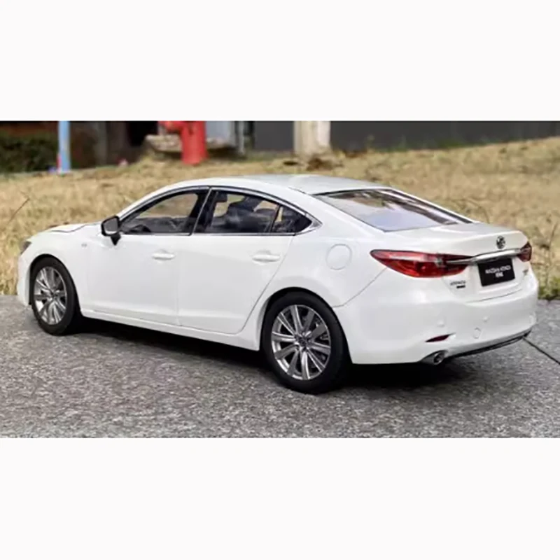 1/18 Scale Mazda6 Atenza Diecast Model 5 1/18 Scale Mazda6 Atenza Diecast Model - Image 5