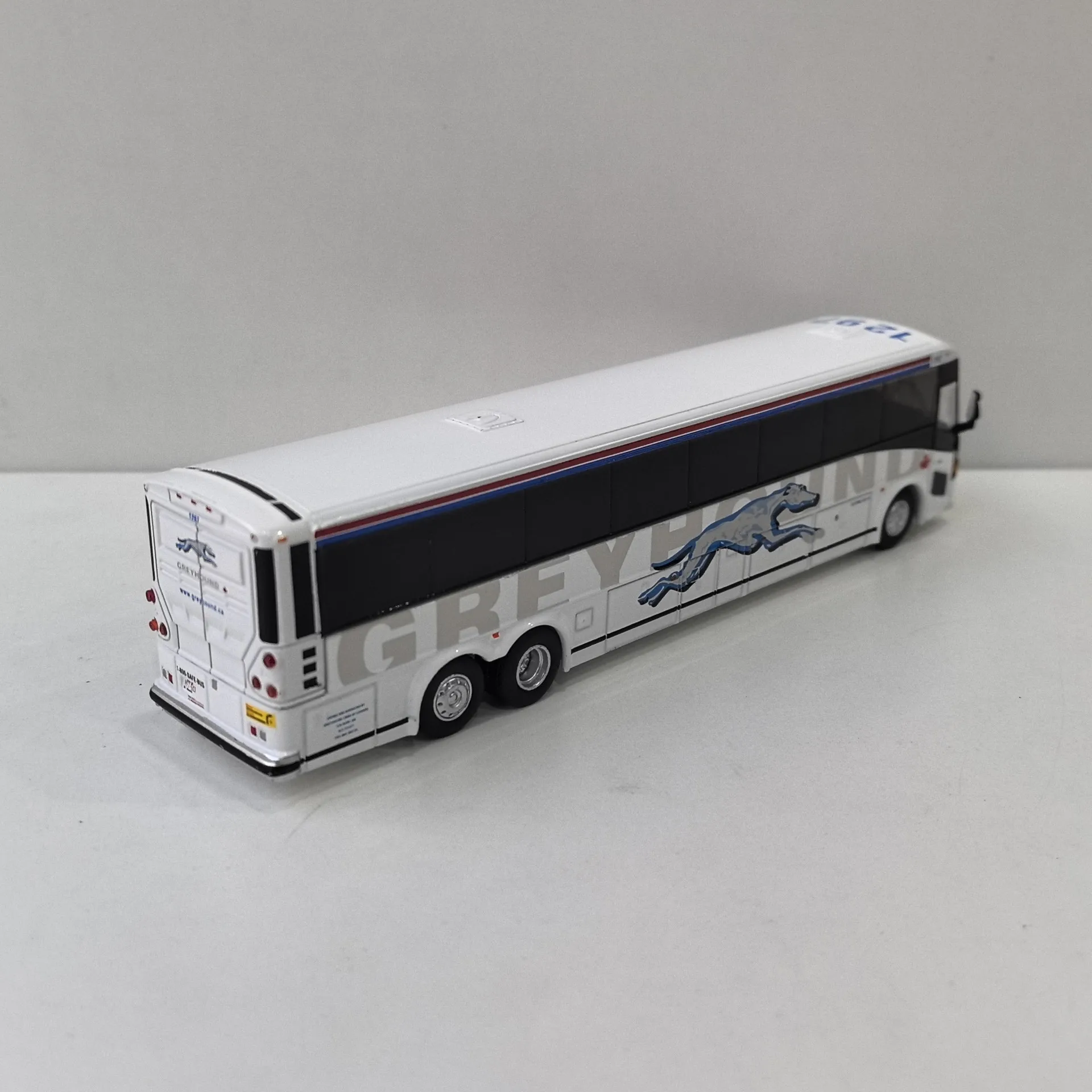 1:87 Scale Diecast Bus Model for Collectors 5 1:87 Scale Diecast Bus Model for Collectors - Image 5