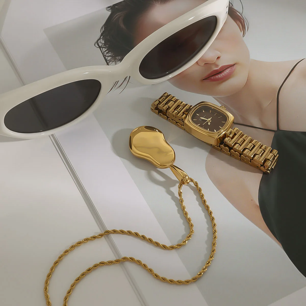 Elegant Minimalist Gold Pearl Necklace for Women 4 Elegant Minimalist Gold Pearl Necklace for Women - Image 4