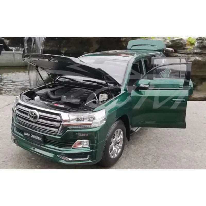1:18 Scale Toyota LC200 Alloy Model 6 1:18 Scale Toyota LC200 Alloy Model - Image 6