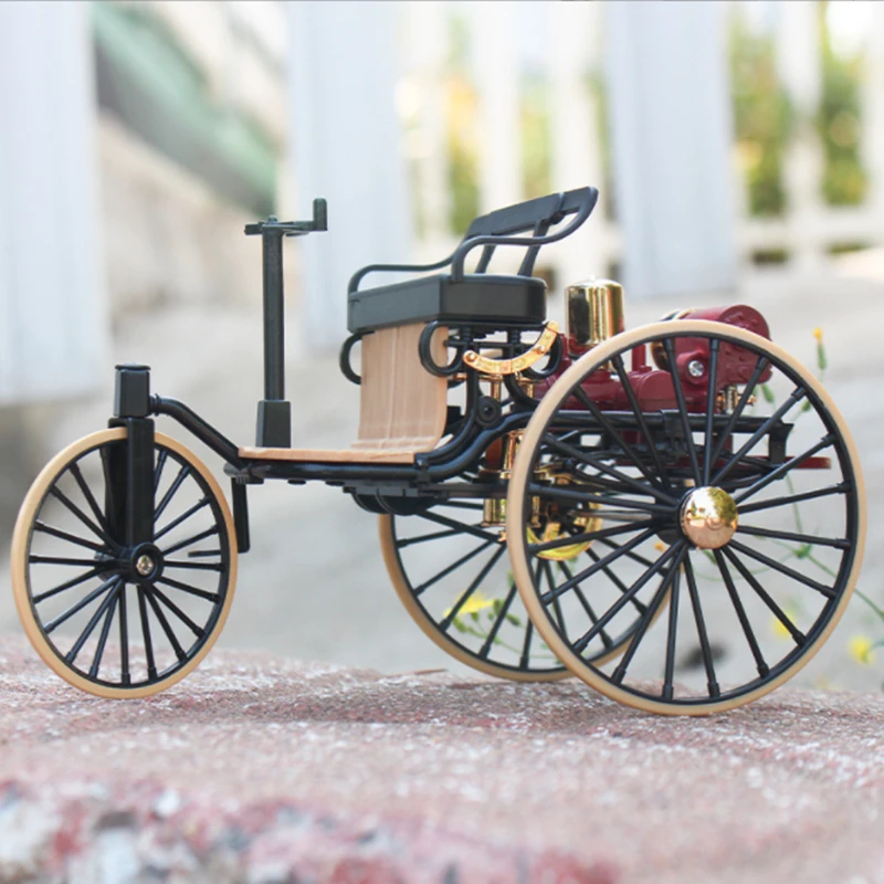Vintage 1:12 Scale Steam Car Model for Collectors 6 Vintage 1:12 Scale Steam Car Model for Collectors - Image 6