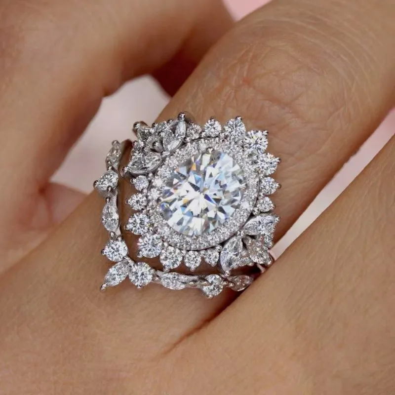 Elegant Women's Silver Geometric Cocktail Ring with Zircon 3 Elegant Women's Silver Geometric Cocktail Ring with Zircon - Image 3