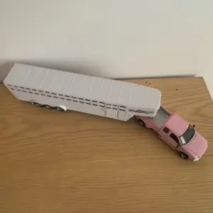 Vibrant Pink Pickup Truck with Trailer Model 15 S46a39f16de7d49b38e310e1f270a108em