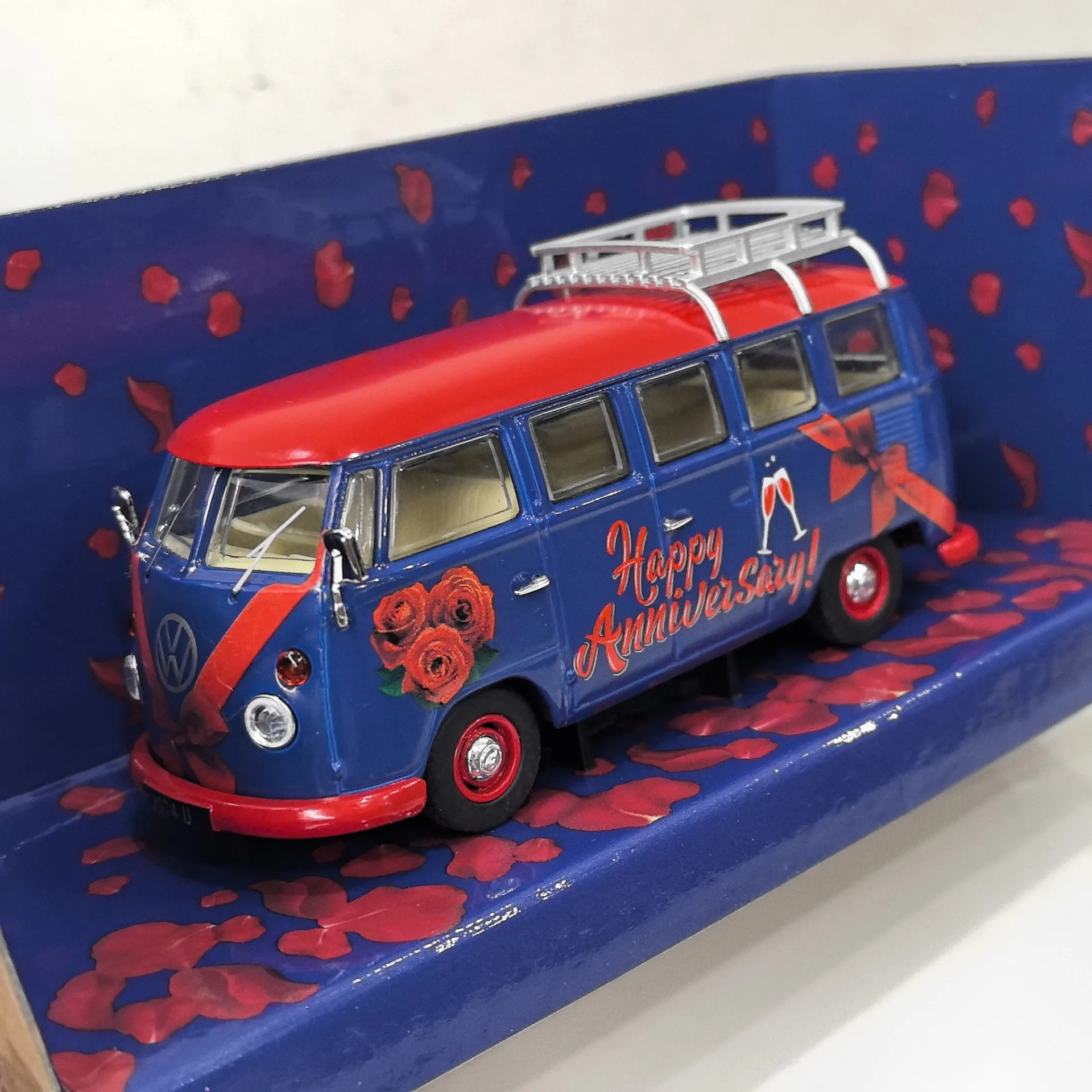 Vintage T1 Bus Model 1:43 Scale Collectible 3 Vintage T1 Bus Model 1:43 Scale Collectible - Image 3