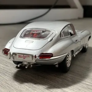 Green Jaguar E-Type Diecast Model 1:24 Scale 12 S46fb86de1245410c8097939db0a1d01bC