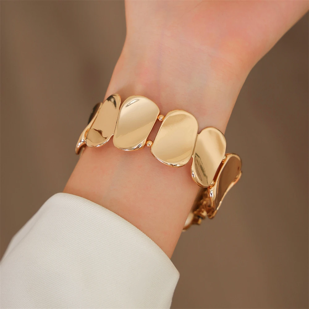 Metal Sequin Bracelet for Apple Watch Models 38-49mm 4 Metal Sequin Bracelet for Apple Watch Models 38-49mm - Image 4