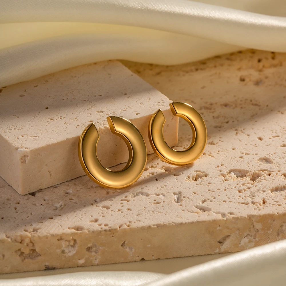 Gold Stainless Steel Clip Earrings Model JDE2302102 4 Gold Stainless Steel Clip Earrings Model JDE2302102 - Image 4