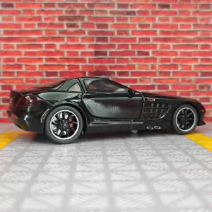 1:32 Silver Diecast Car Model with Lights 13 S474de00be0f94f5095f64d63e7373901h