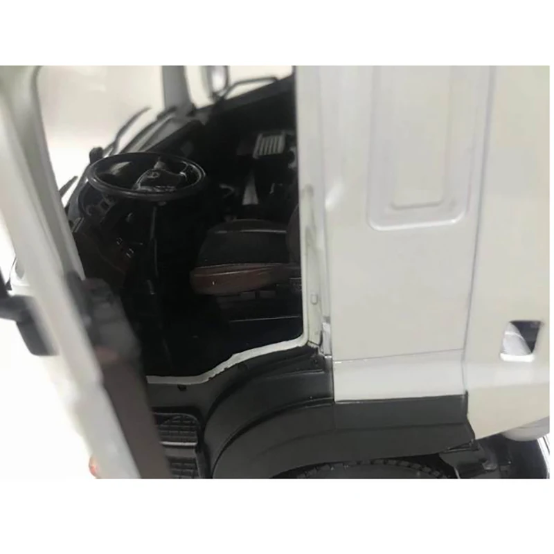 GAC Hino 700 1:24 Diecast Model 4 GAC Hino 700 1:24 Diecast Model - Image 4