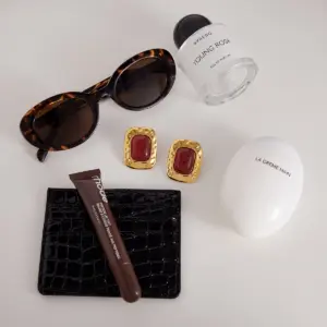 Vintage Red Resin Stainless Steel Stud Earrings 12 S47f626072b1d4c9ca34d4834b22d9d681