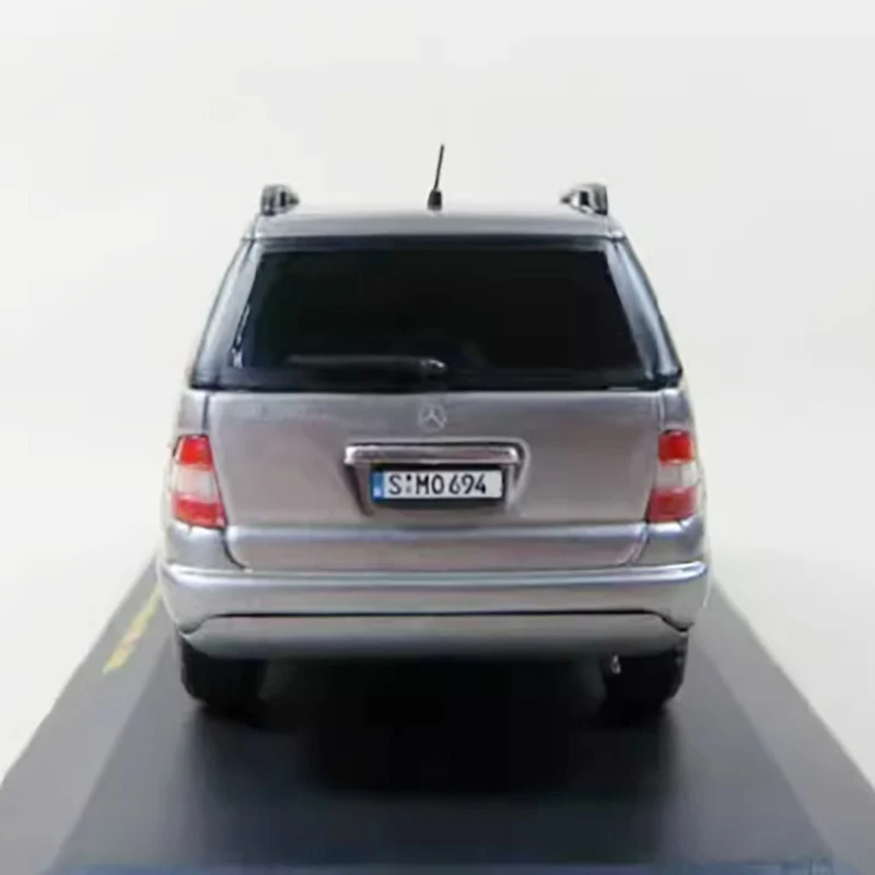 Mercedes-Benz ML 500 Diecast Model 1:43 Scale 4 Mercedes-Benz ML 500 Diecast Model 1:43 Scale - Image 4