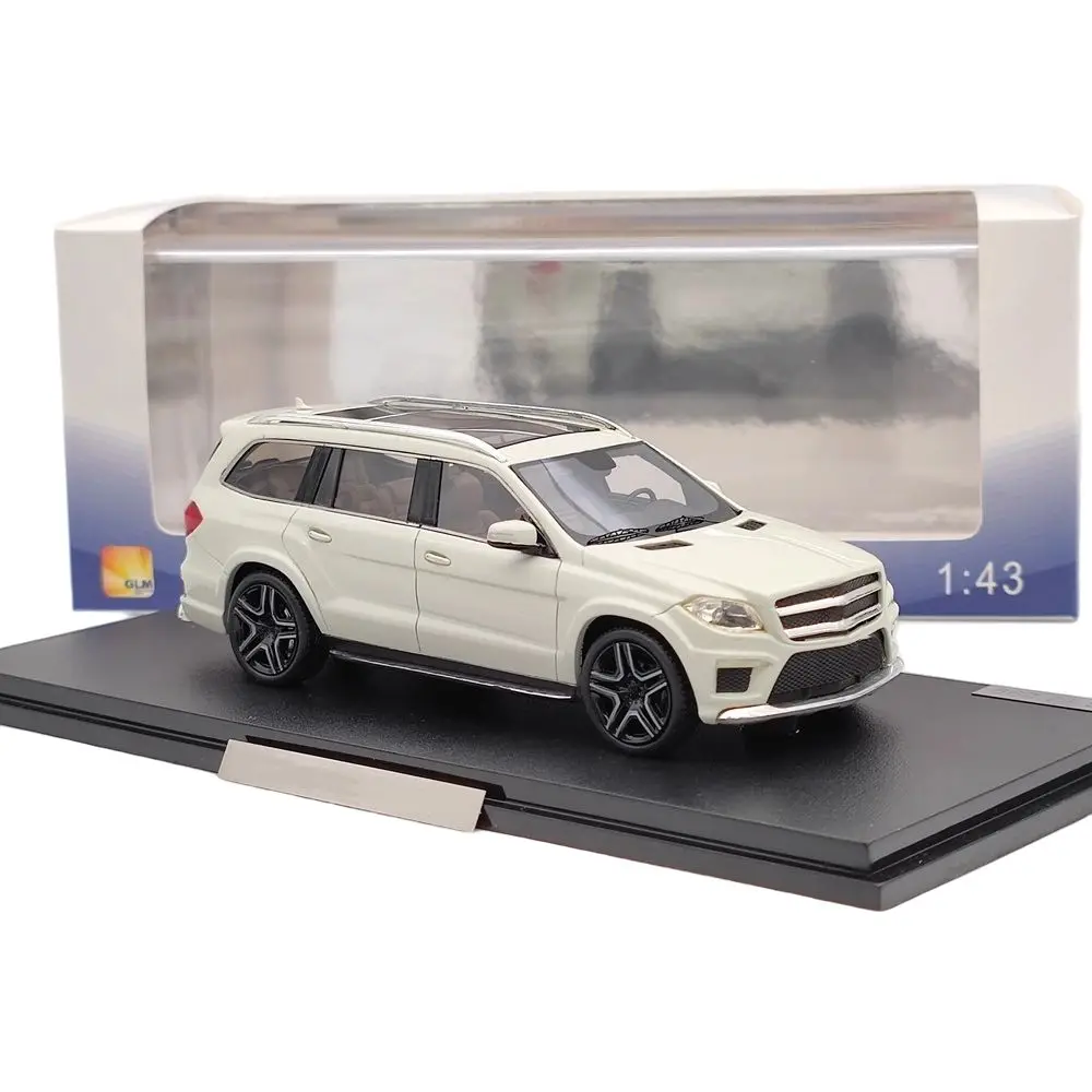 White Resin 1:43 Scale Model Car 2 White Resin 1:43 Scale Model Car - Image 2