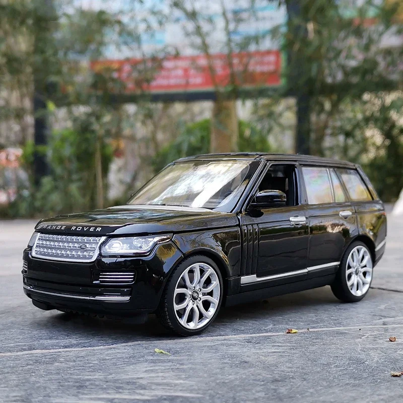 White 1:24 Scale Range Rover SUV Diecast Model 8 White 1:24 Scale Range Rover SUV Diecast Model - Image 8