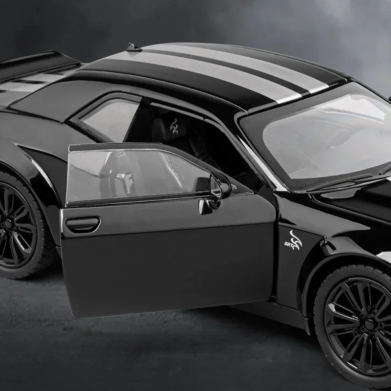 Dodge Challenger SRT Hellcat 1:24 Diecast Model 5 Dodge Challenger SRT Hellcat 1:24 Diecast Model - Image 5